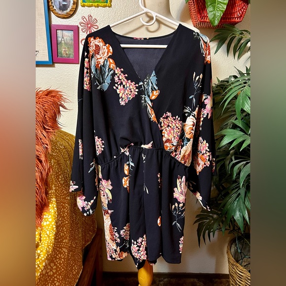 Size XL cute floral romper - Picture 3 of 11